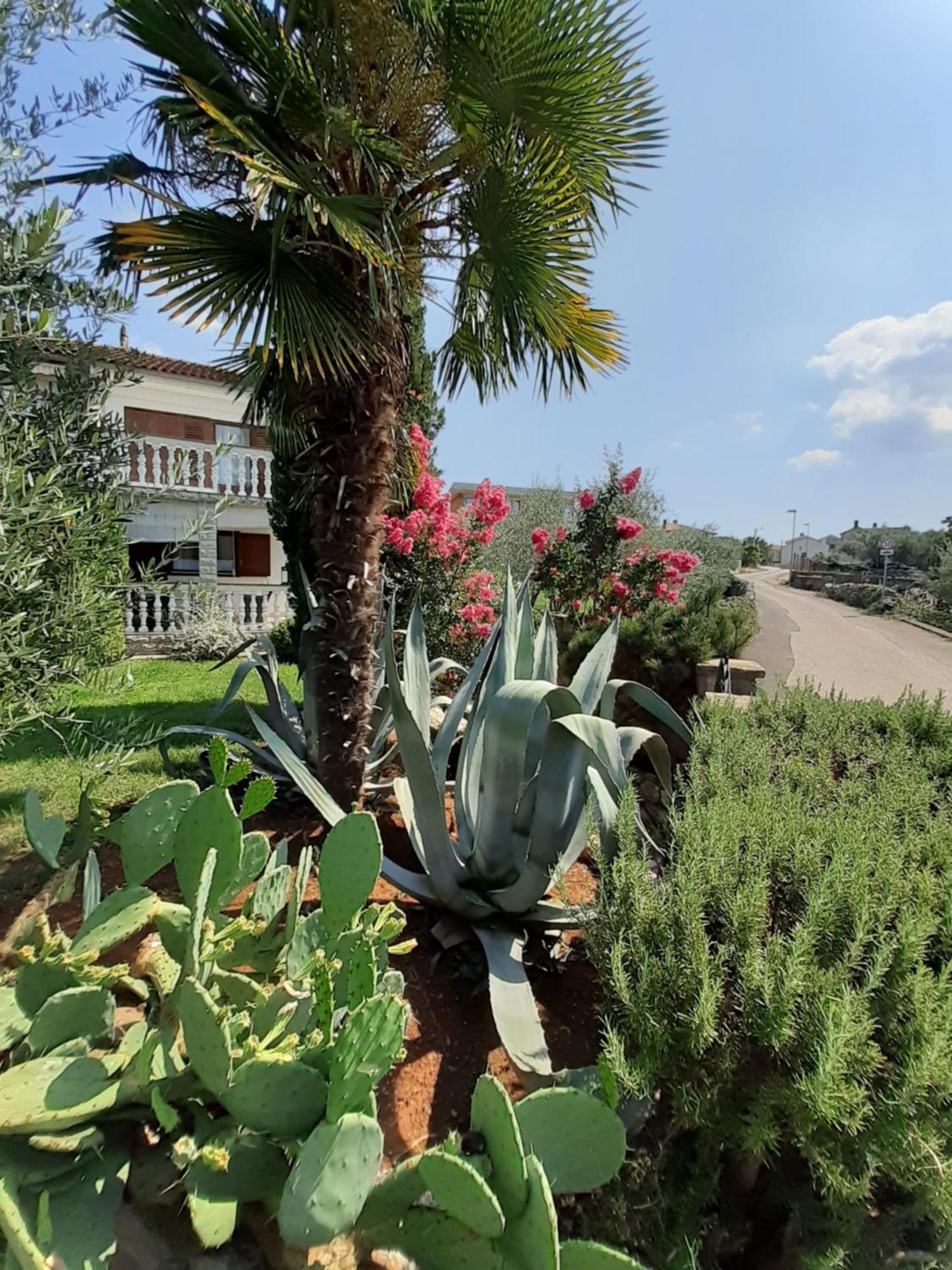 Holiday Home On Island Of Krk Малинска Экстерьер фото